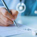o que faz um médico geneticista