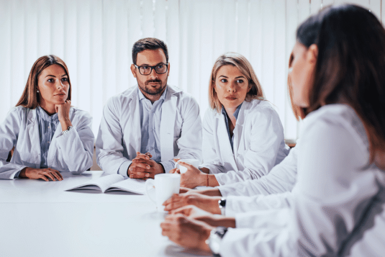 Mercado de trabalho para médicos no Brasil